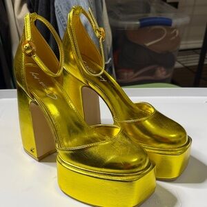 Circus NY by Sam Elderman Gold Platform Heels